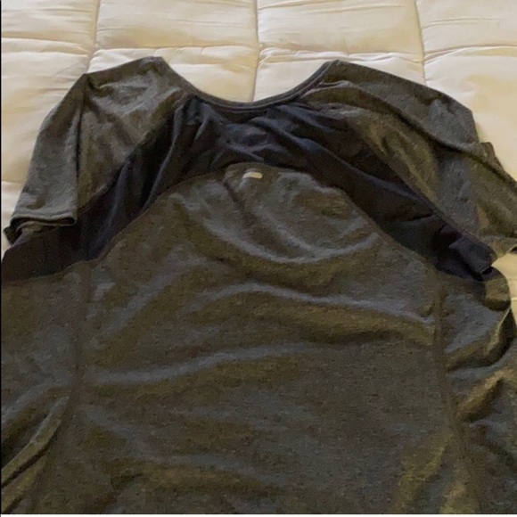 Old Navy Active Shirt Top Semi-Fitted Sz XL EUC - Picture 2 of 3